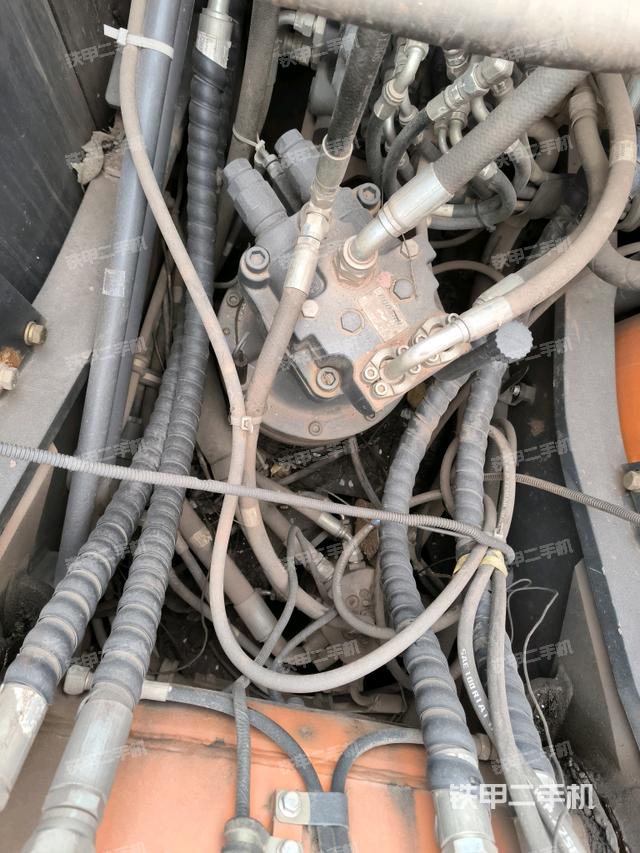 回轉(zhuǎn)馬達(dá)（上車部件）