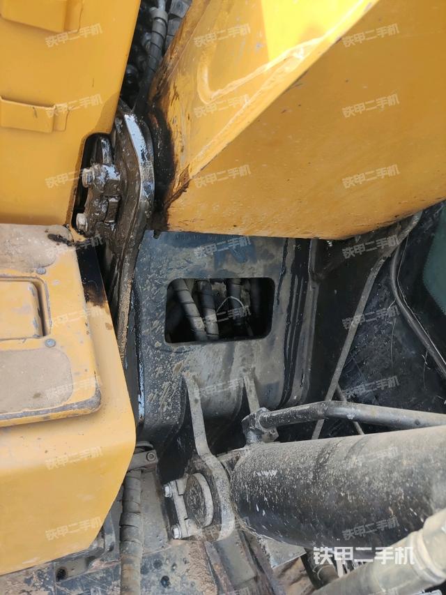 大臂根部?斜（工作和回轉(zhuǎn)裝置）