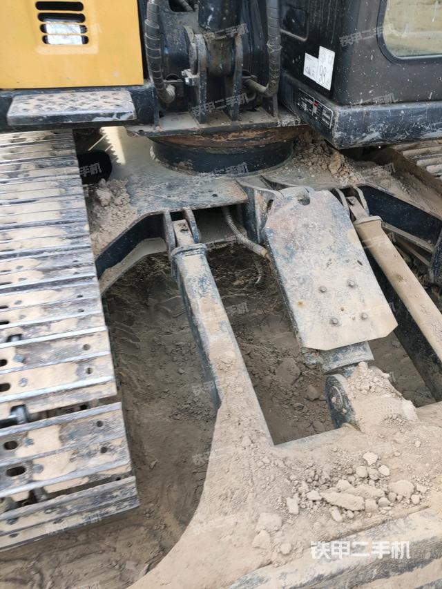 轉(zhuǎn)盤和下車架正前（工作和回轉(zhuǎn)裝置）