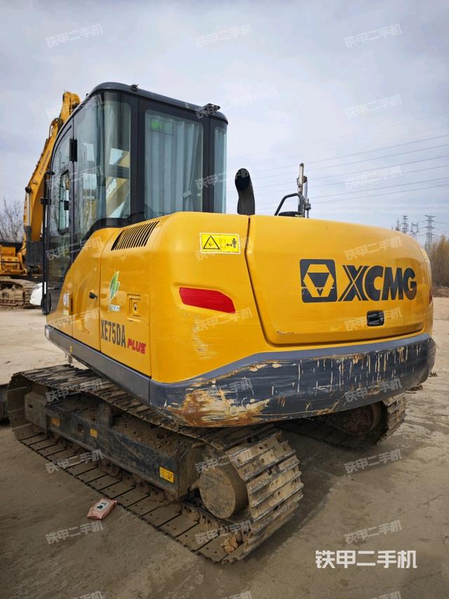 駕駛室頂部(整機外觀) 駕駛室頂部(整機外觀)