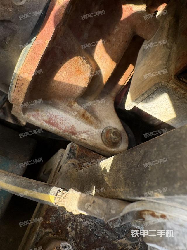 液壓泵艙室正面整體（整機(jī)外觀）