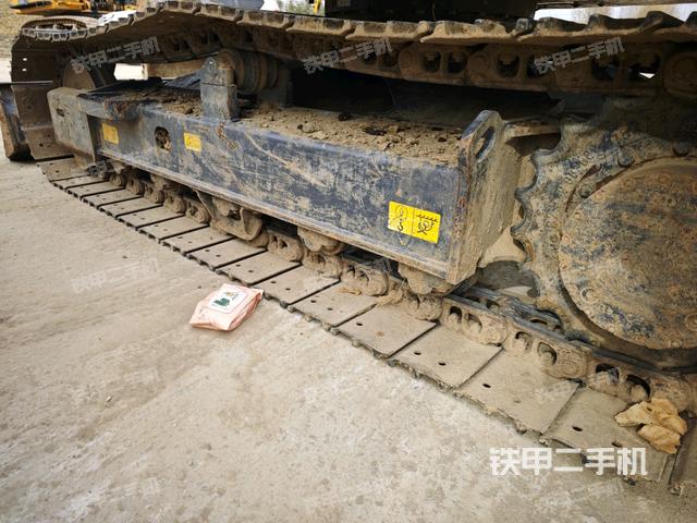 單側(cè)履帶整體(整機外觀) 單側(cè)履帶整體(整機外觀)