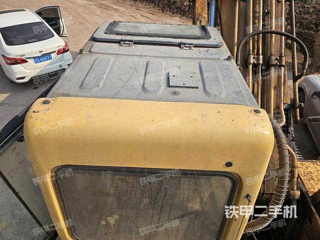 驾驶室顶部（整机外观）