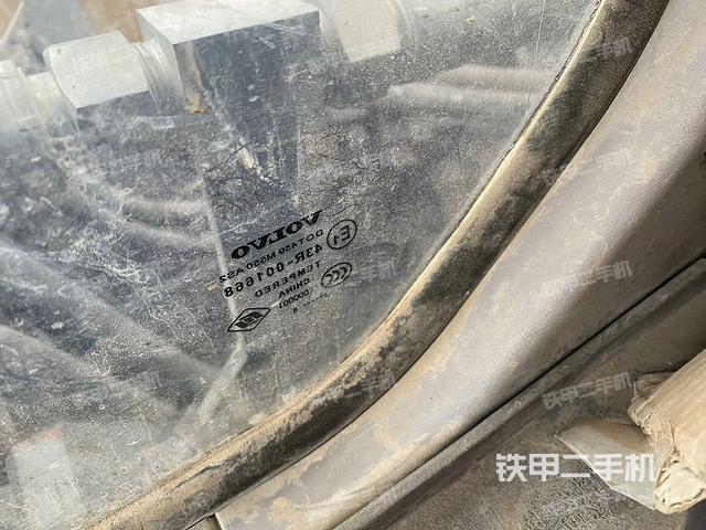 后窗玻璃角標（駕駛室部分）