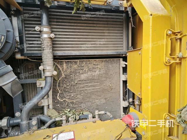散熱器正面(大件艙室) 散熱器正面(大件艙室)
