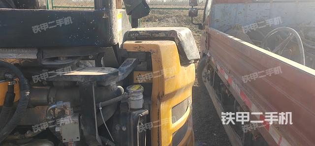 回转马达和主控阀（整机外观）