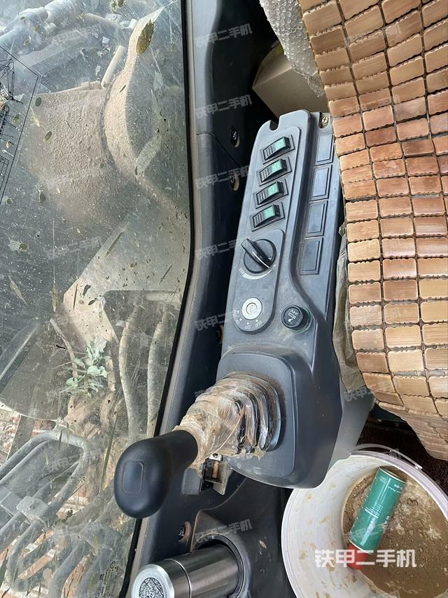 座椅右側(cè)控制臺/鑰匙門/油門/含右手柄（駕駛室部分）