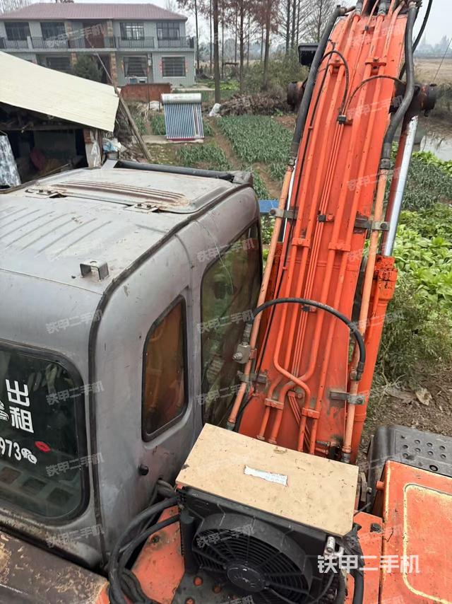 駕駛室頂部（整機外觀）