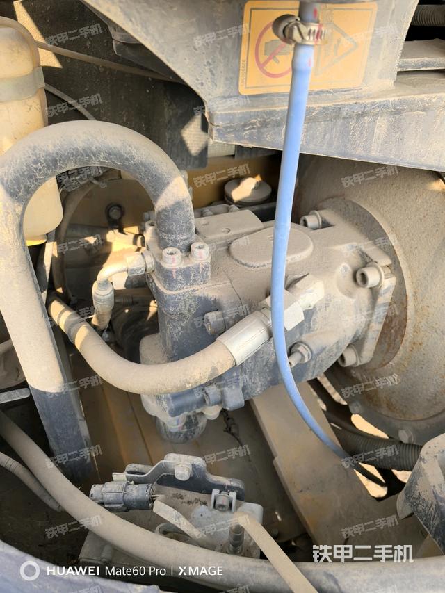 液壓泵艙室正面整體（整機(jī)外觀）