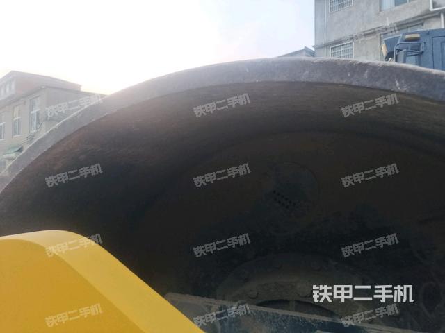 前輪右側(cè)減震塊連接及部件（壓路機前后車架）