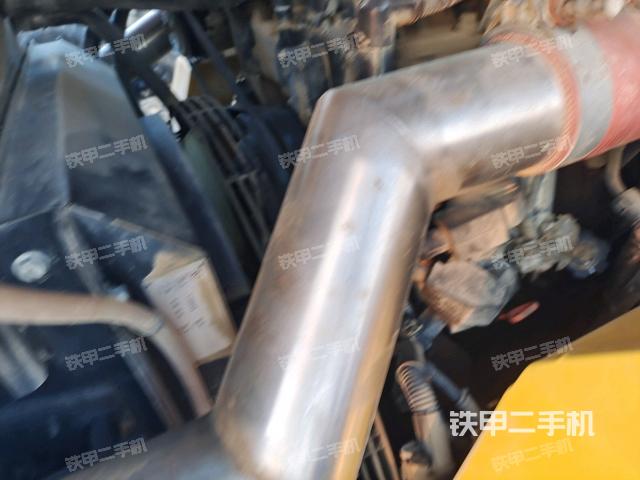 柴油泵全景（壓路機發(fā)動機艙）