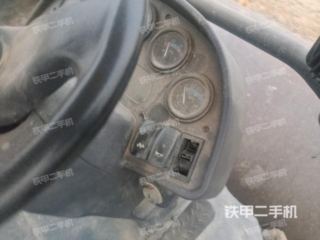 駕駛室側(cè)向上照全景（壓路機駕駛室）