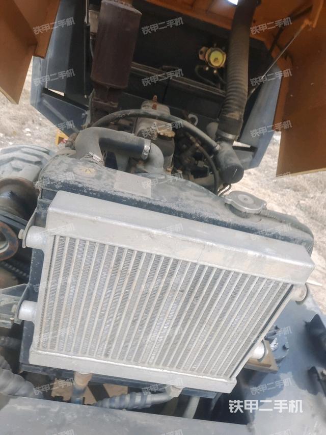 發(fā)動機艙全景（壓路機發(fā)動機艙）