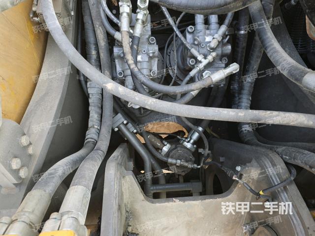 液壓泵艙室正面整體（整機(jī)外觀）