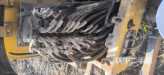 回转马达和主控阀（整机外观）