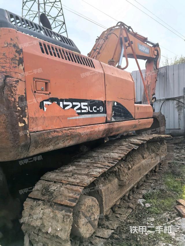 整機(jī)右后45°(整機(jī)外觀) 整機(jī)右后45°(整機(jī)外觀)