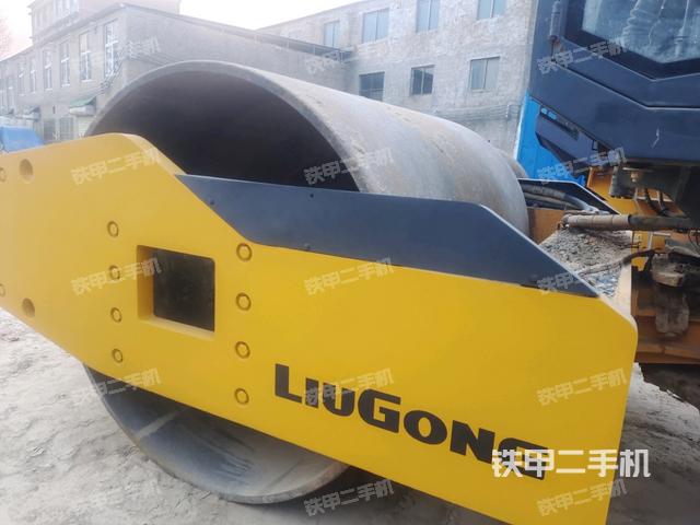 前輪左側(cè)減震塊連接及部件（壓路機前后車架）