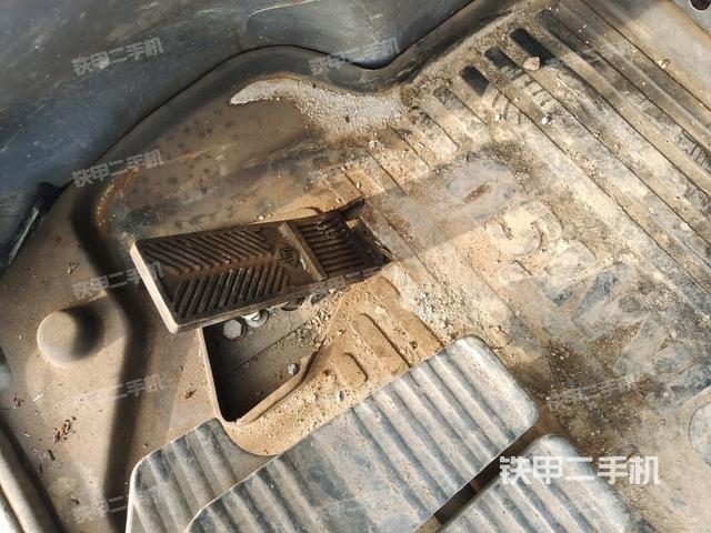 左后方玻璃角標(biāo)（駕駛室部分）