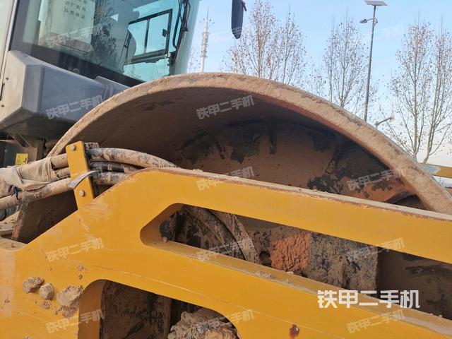 前車架正右側(cè)（壓路機前后車架）