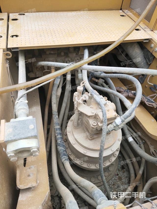 回轉(zhuǎn)馬達(dá)和主控閥(整機(jī)外觀) 回轉(zhuǎn)馬達(dá)和主控閥(整機(jī)外觀)