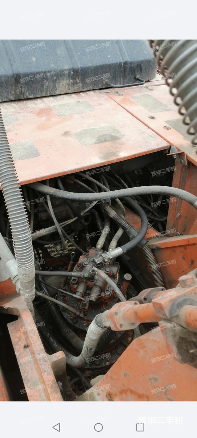 回转马达和主控阀（整机外观）