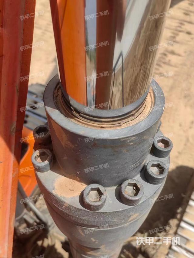 駕駛室整體(整機(jī)外觀) 駕駛室整體(整機(jī)外觀)