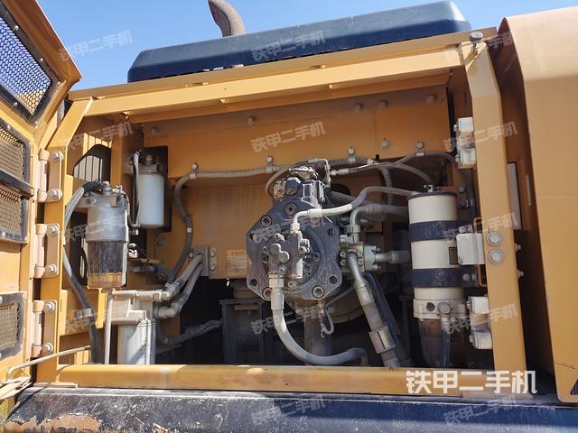 液壓泵艙室正面整體（整機(jī)外觀）