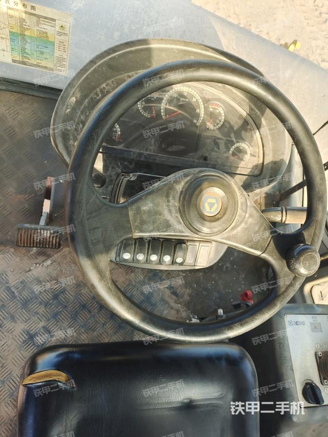 駕駛室側向上照全景（壓路機駕駛室）