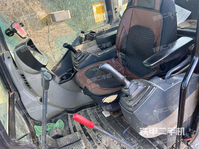 驾驶室整体（整机外观）