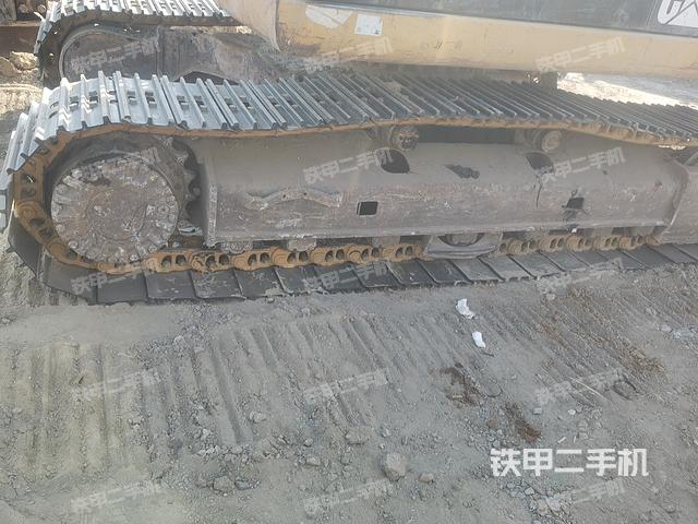 单侧履带整体(整机外观) 单侧履带整体(整机外观)