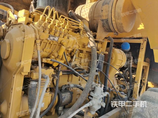 發(fā)動機(jī)右側(cè)全景（壓路機(jī)發(fā)動機(jī)艙）