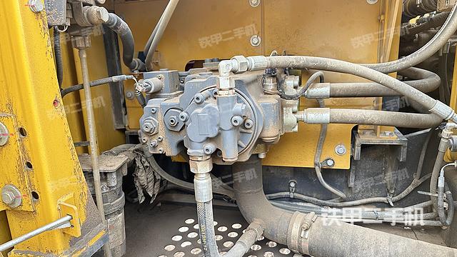 液壓泵艙室正面整體(整機(jī)外觀) 液壓泵艙室正面整體(整機(jī)外觀)