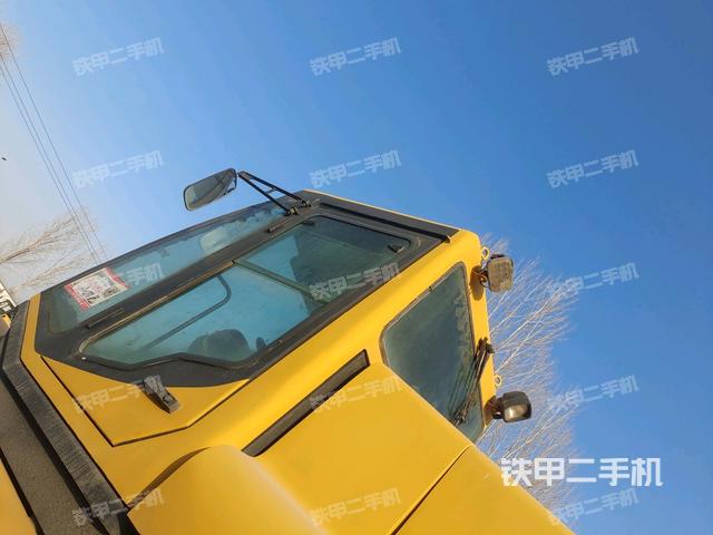 右側(cè)正面照（壓路機(jī)駕駛室）