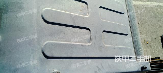 驾驶室顶部（整机外观）