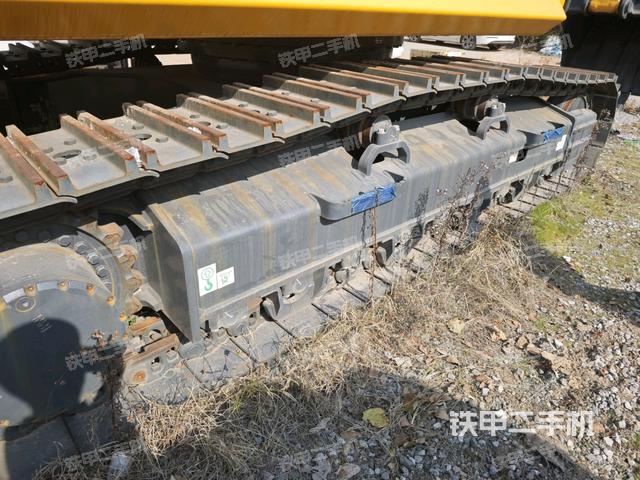 單側(cè)履帶整體(整機(jī)外觀) 單側(cè)履帶整體(整機(jī)外觀)