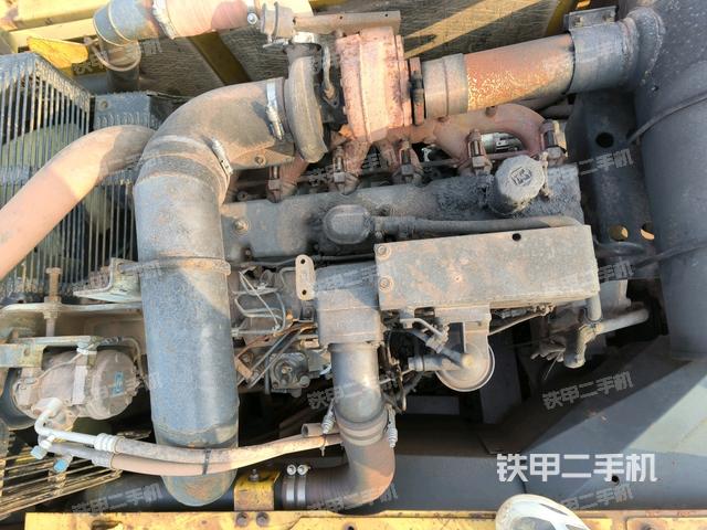 氣門(mén)室蓋螺絲特寫(xiě)（上車(chē)部件）