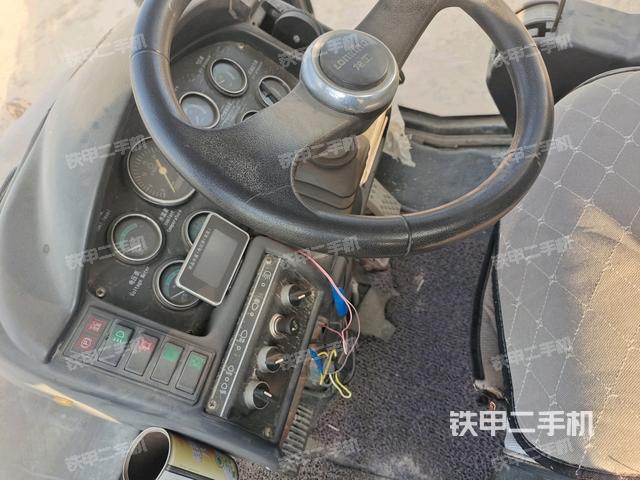后玻璃角標(biāo)（壓路機(jī)駕駛室）