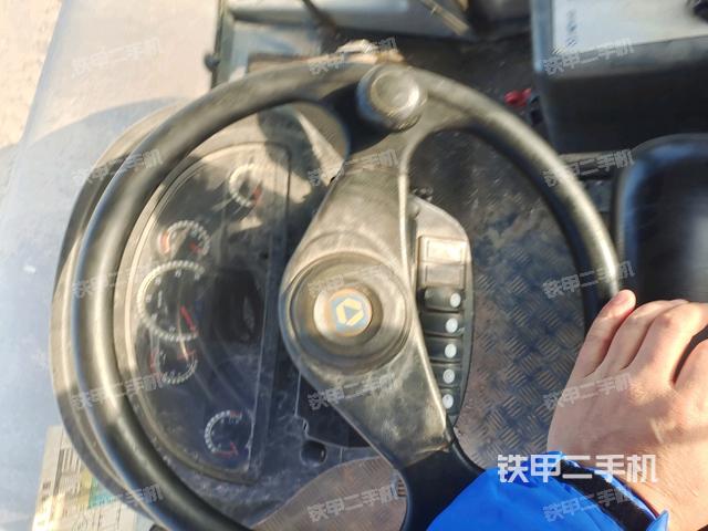 駕駛室頂蓬內（壓路機駕駛室）