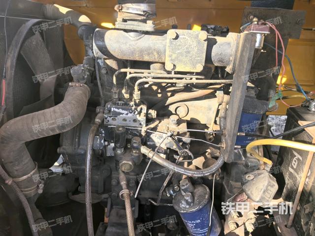 發(fā)動機(jī)右側(cè)全景(壓路機(jī)發(fā)動機(jī)艙) 發(fā)動機(jī)右側(cè)全景(壓路機(jī)發(fā)動機(jī)艙)