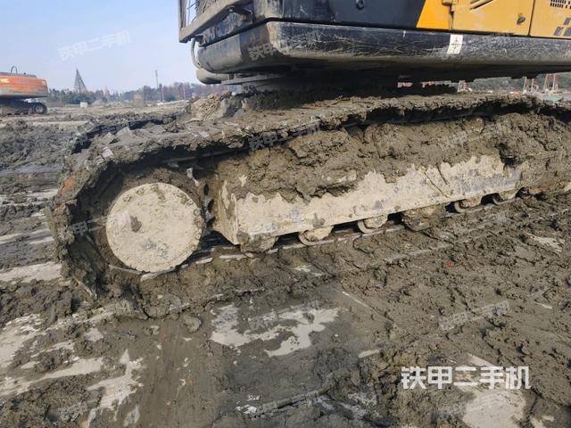左側(cè)履帶整體?(行走機構) 左側(cè)履帶整體?(行走機構)