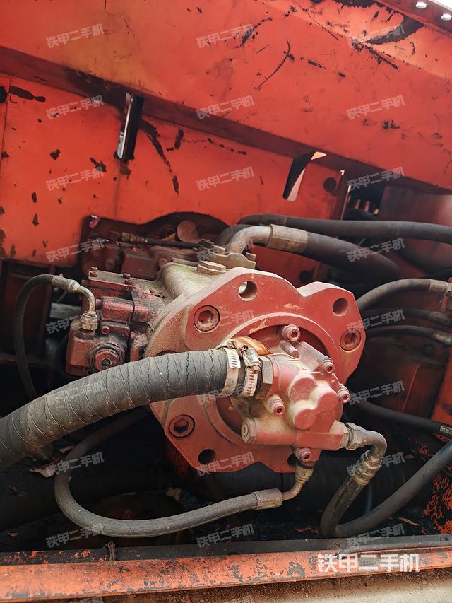 液壓泵艙室正面整體（整機(jī)外觀）