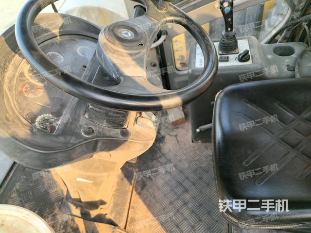 后玻璃角標（壓路機駕駛室）