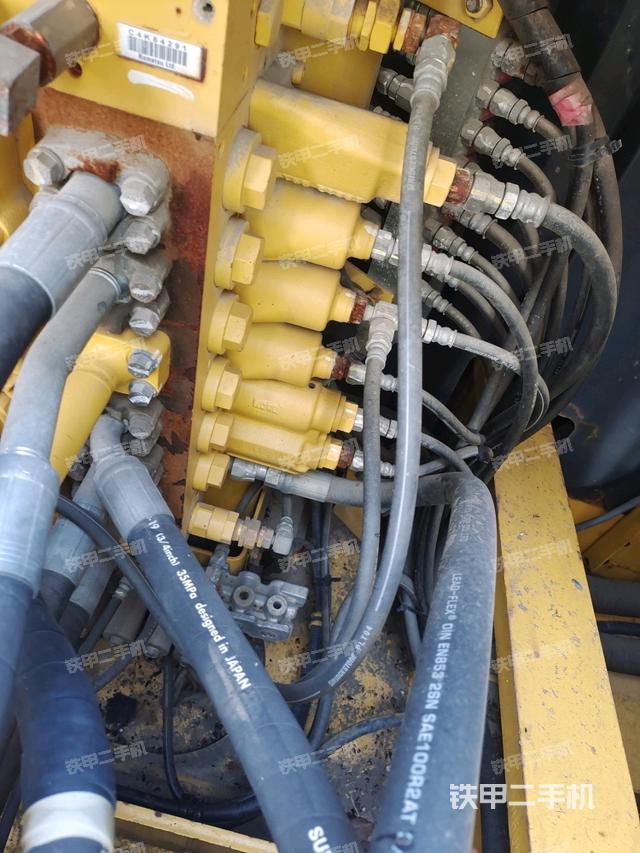 氣門(mén)室蓋螺絲特寫(xiě)（上車(chē)部件）