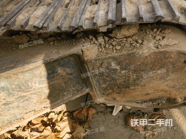 單側(cè)履帶整體(整機外觀) 單側(cè)履帶整體(整機外觀)