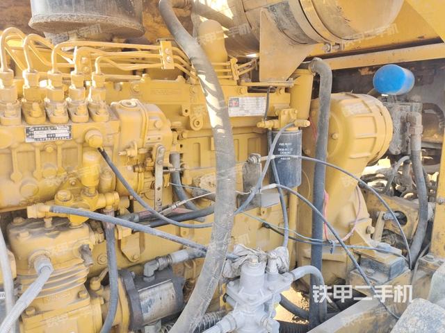 散熱器全景（壓路機(jī)發(fā)動機(jī)艙）