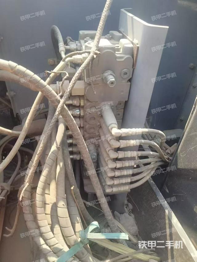 液壓泵艙室正面整體(整機(jī)外觀) 液壓泵艙室正面整體(整機(jī)外觀)