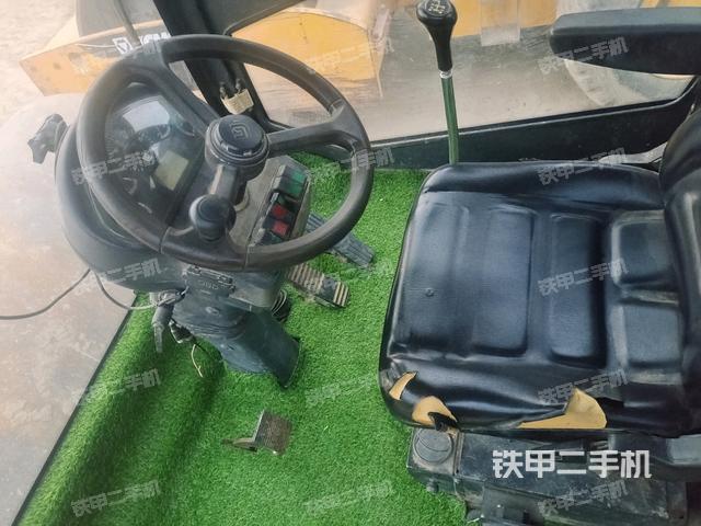 后玻璃角標（壓路機駕駛室）