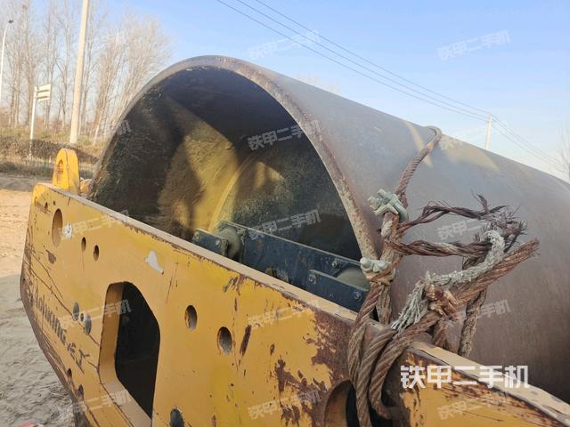 正后側(cè)（壓路機(jī)前后車(chē)架）