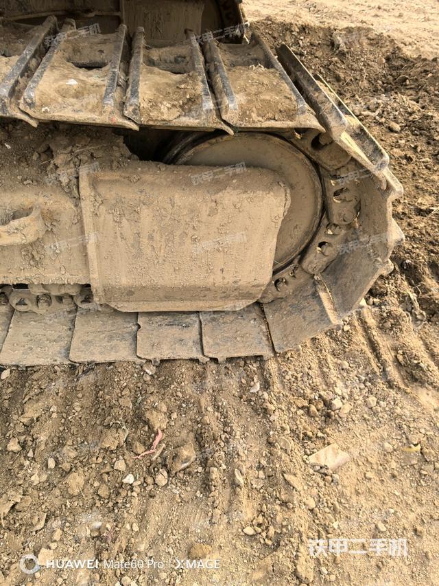 右驅(qū)動輪（行走機構(gòu)）