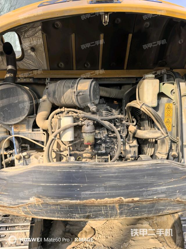 回轉(zhuǎn)馬達(dá)和主控閥（整機(jī)外觀）